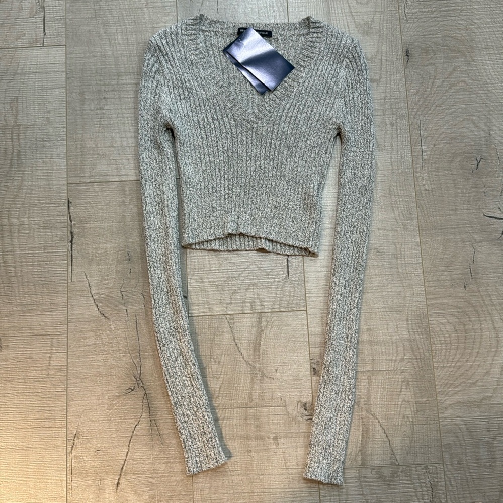 NWT Brandy Melville Gray Cropped V Neck Knit Sweater Top OS